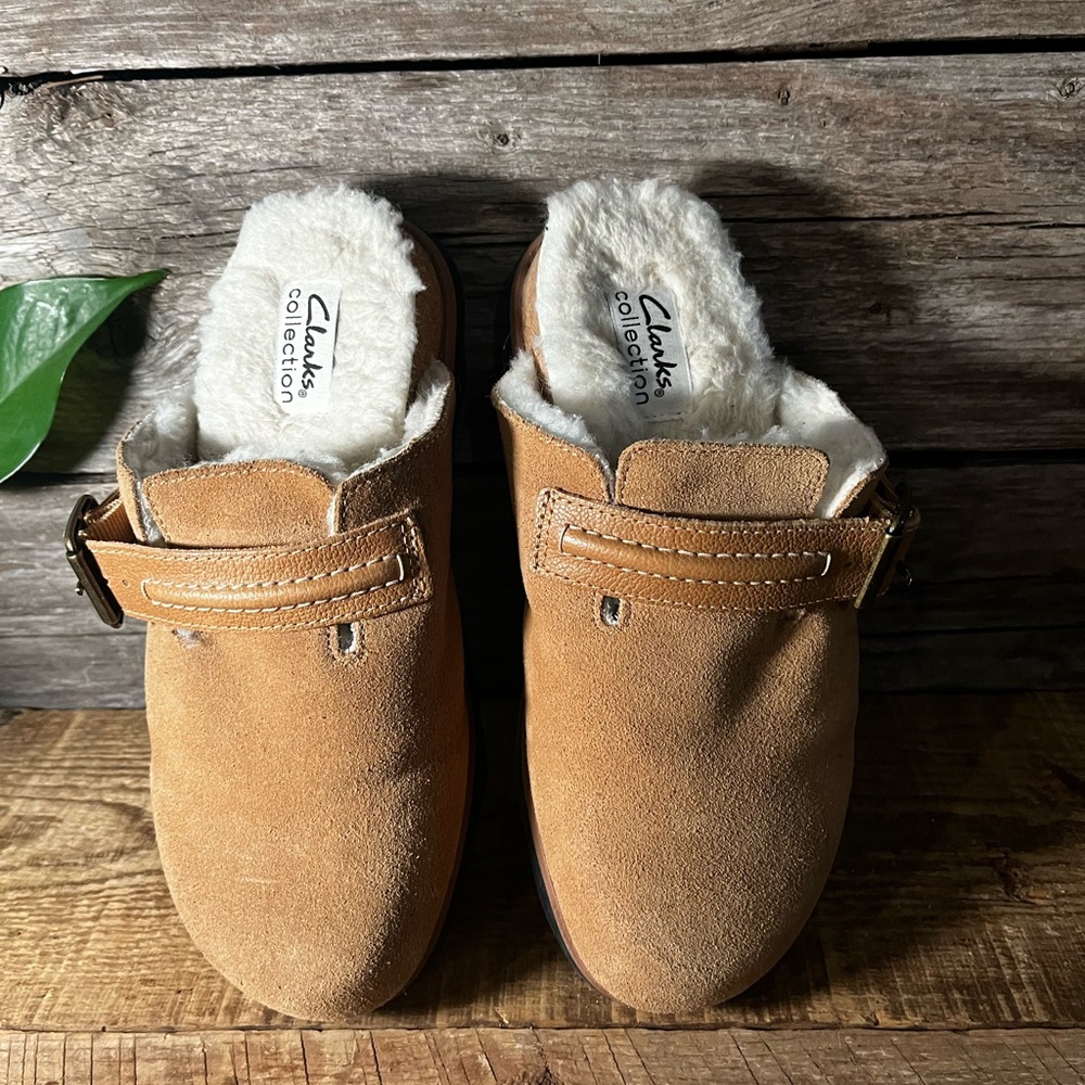 EUC Fur Lined CLARKS Mules in Beige Suede W6.0 / EU 36
